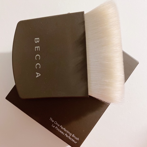 BECCA The One Perfecting Brush - Picture 1 of 3
